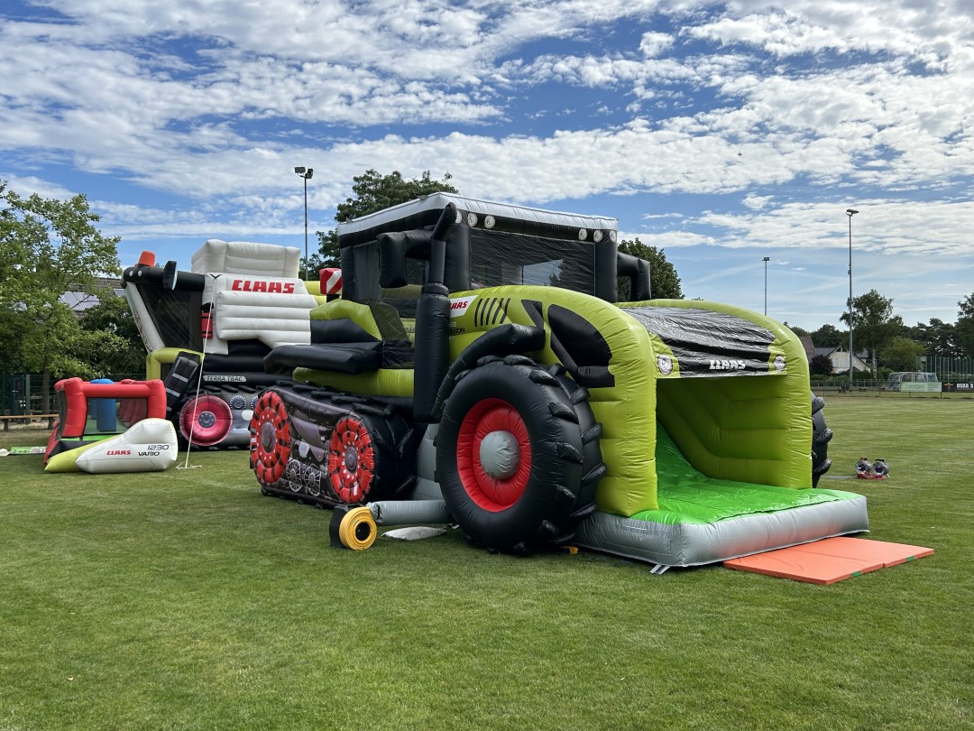 CLAAS%20Traktor-H%C3%BCpfburg%20XXL%203